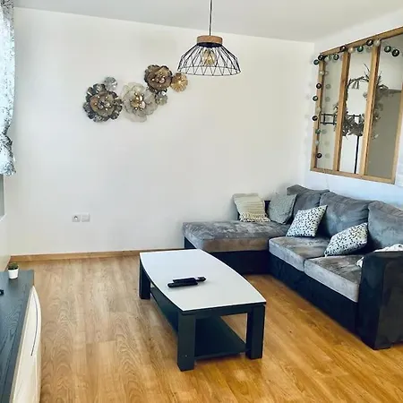 Charbonnier Pour 6 Personnes Avec Terrasse *