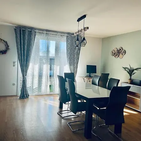 Charbonnier Pour 6 Personnes Avec Terrasse Ρενς