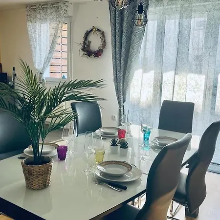 Charbonnier Pour 6 Personnes Avec Terrasse Διαμέρισμα Ρενς