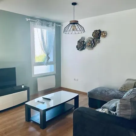 Charbonnier Pour 6 Personnes Avec Terrasse * Ρενς
