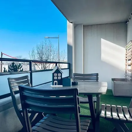 Charbonnier Pour 6 Personnes Avec Terrasse * Ρενς