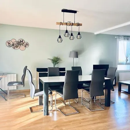 Charbonnier Pour 6 Personnes Avec Terrasse Ρενς